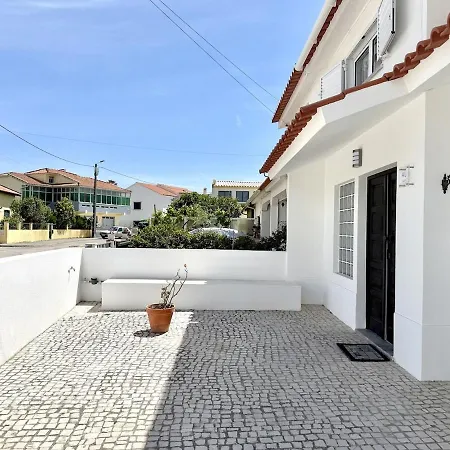Large House Near Beaches & Surf 別荘
